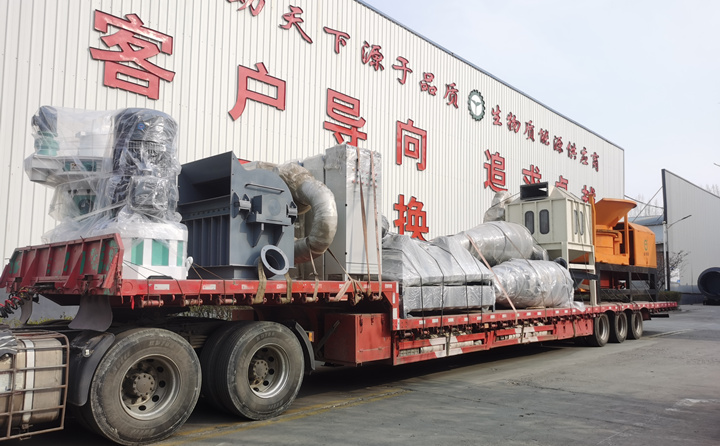由于山東顆粒機(jī)質(zhì)量與價(jià)格并存，在市場(chǎng)的所占比例越來越大，越來越多的客戶選擇與山東顆粒機(jī)廠家合作，購買鋸末顆粒機(jī)、破碎機(jī)、粉碎機(jī)等設(shè)備。
